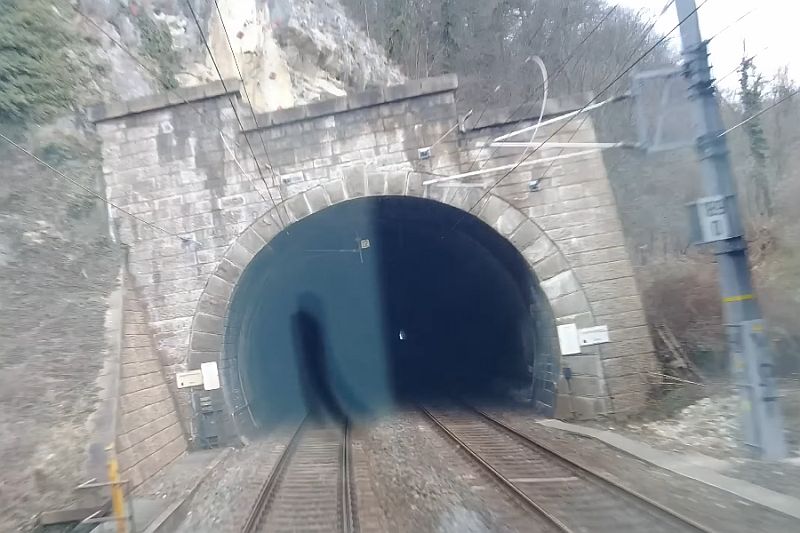 Südportal des Kugelstein-Tunnels (Foto aus Video von RailTom)